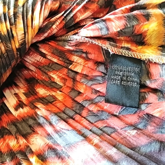 Top pull over multi-colored pleated top - Picture 4 of 5